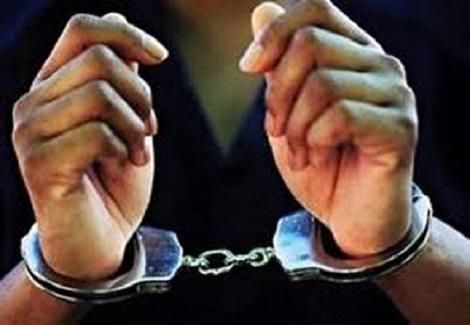 ضبط 3 أشخاص في الجيزة بحوزتهم 377 أسلحة وشماريخ