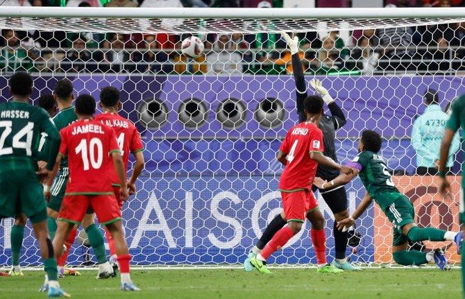 الامارات | مدرب عمان يرفض التعليق على التحكيم بعد الهدف السعودي المثير للجدل