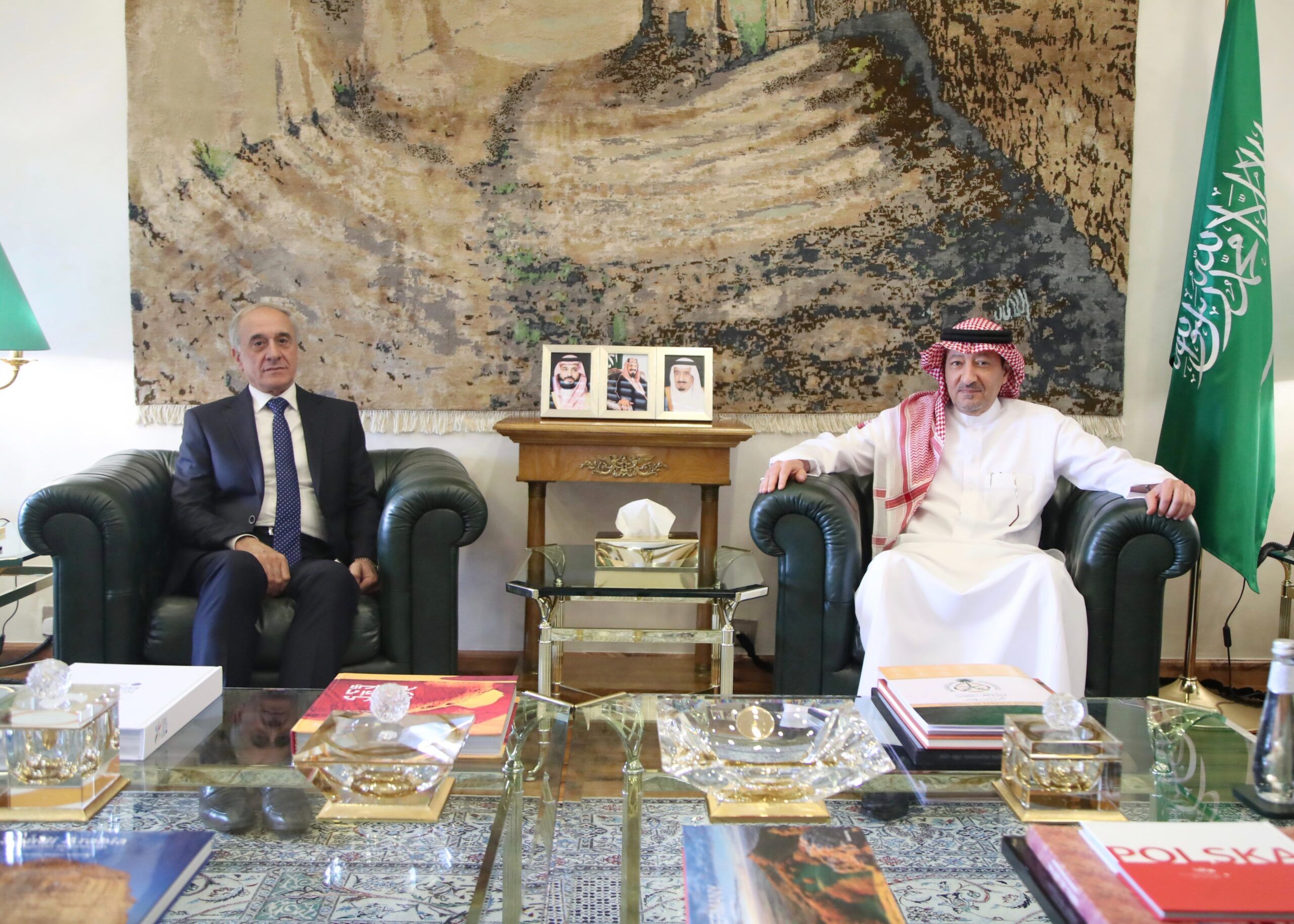 السعودية | نائب وزير الخارجية يستقبل سفير جمهورية سوريا المعيّن حديثاً لدى المملكة