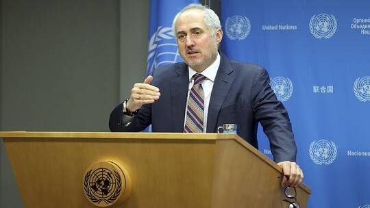 الخليج اليوم .. الأمم المتحدة تدعو الحوثيين إلى وقف هجماتهم على السفن في البحر الأحمر