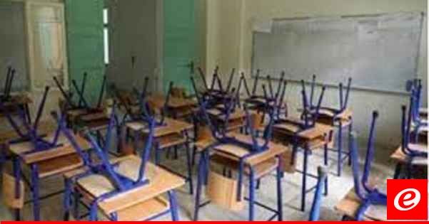 سقوط تسلخات اسمنتية كبيرة من سقف مدرسة رسمية في طرابلس