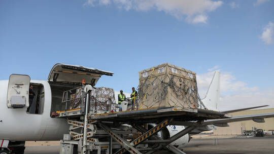 الخليج اليوم .. وصول طائرة عسكرية قطرية محملة بالأدوية إلى مطار العريش