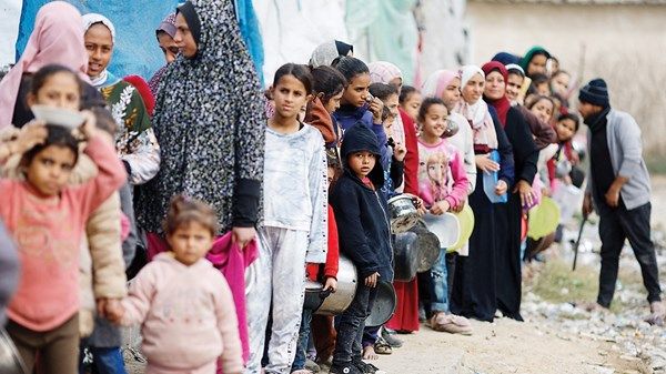 «الأونروا»: مئات الآلاف من سكان غزة يعيشون في الشارع