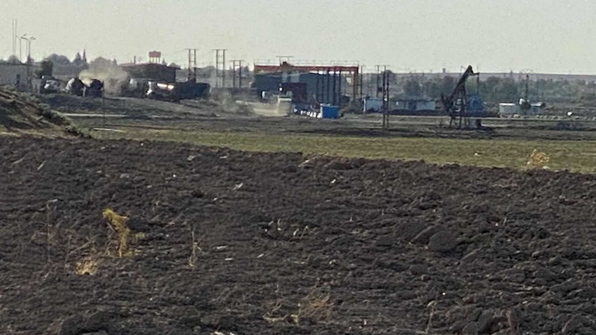 الجيش الأمريكي يعزز الدفاعات الجوية لقواعده في حقول النفط والغاز شرقي سوريا