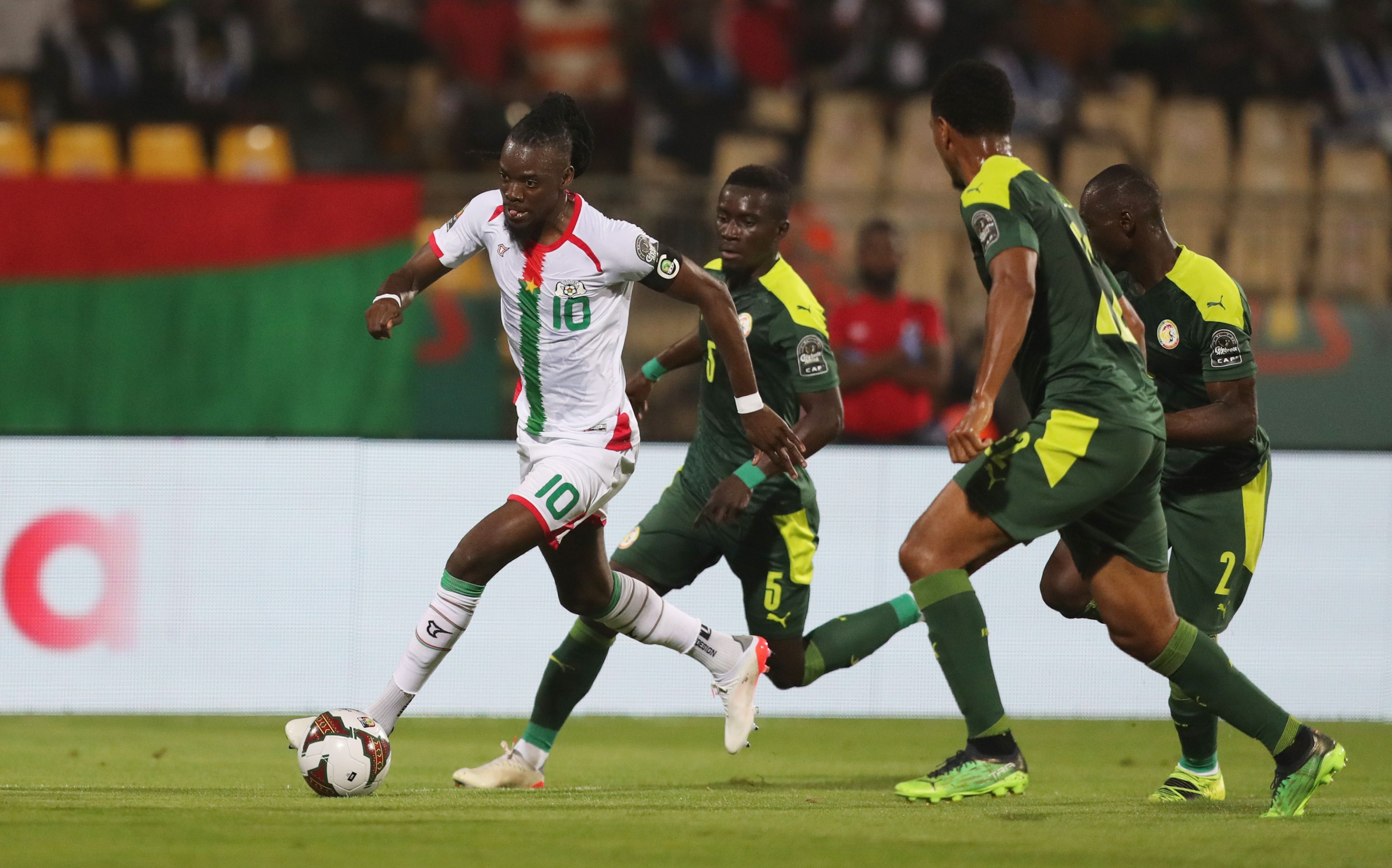 الامارات | "كاف" يحذر الحكام من التلاعب في المباريات خلال كأس أمم إفريقيا