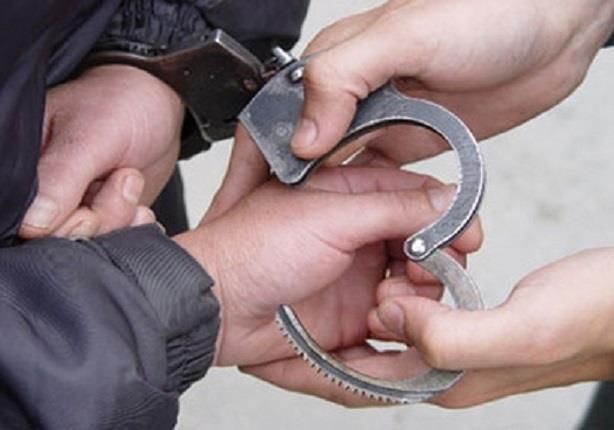 دمج عملات.. حيلة 3 أشخاص للنصب على سيدة بالقاهرة