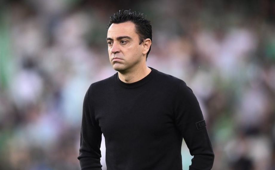 الامارات | تشافي يهدد بالرحيل عن برشلونة