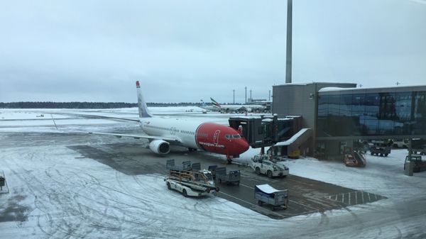 إغلاق مطار أوسلو بسبب الثلوج الكثيفة