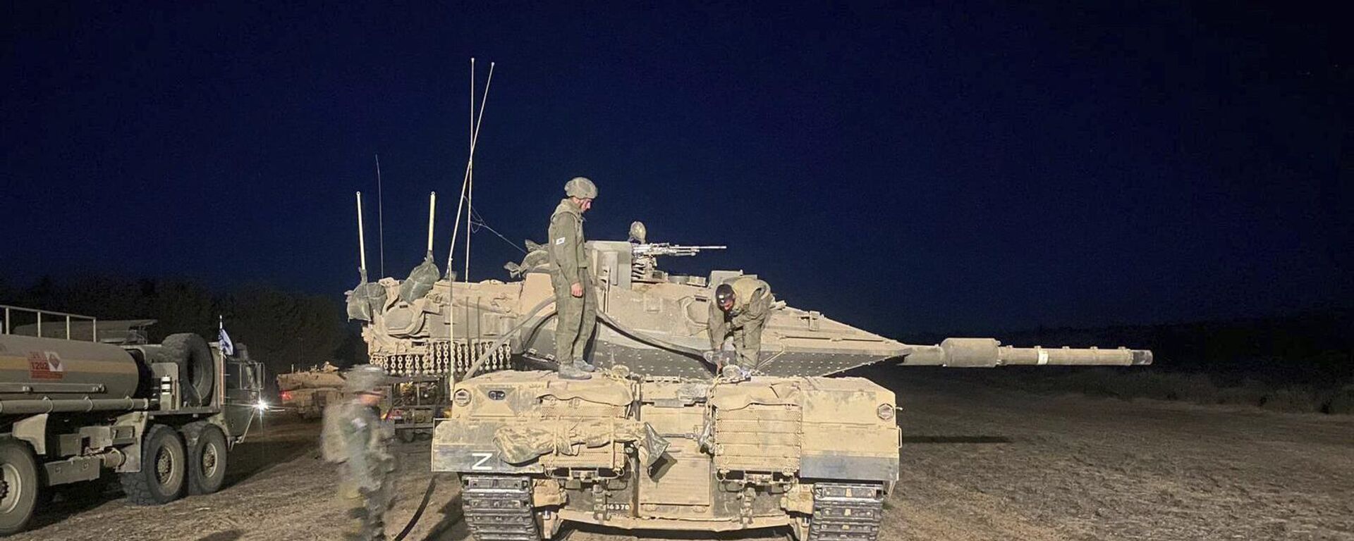 عائلات المحتجزين الإسرائيليين في غزة يشعلون النيران ويغلقون طريقا في تل أبيب... فيديو