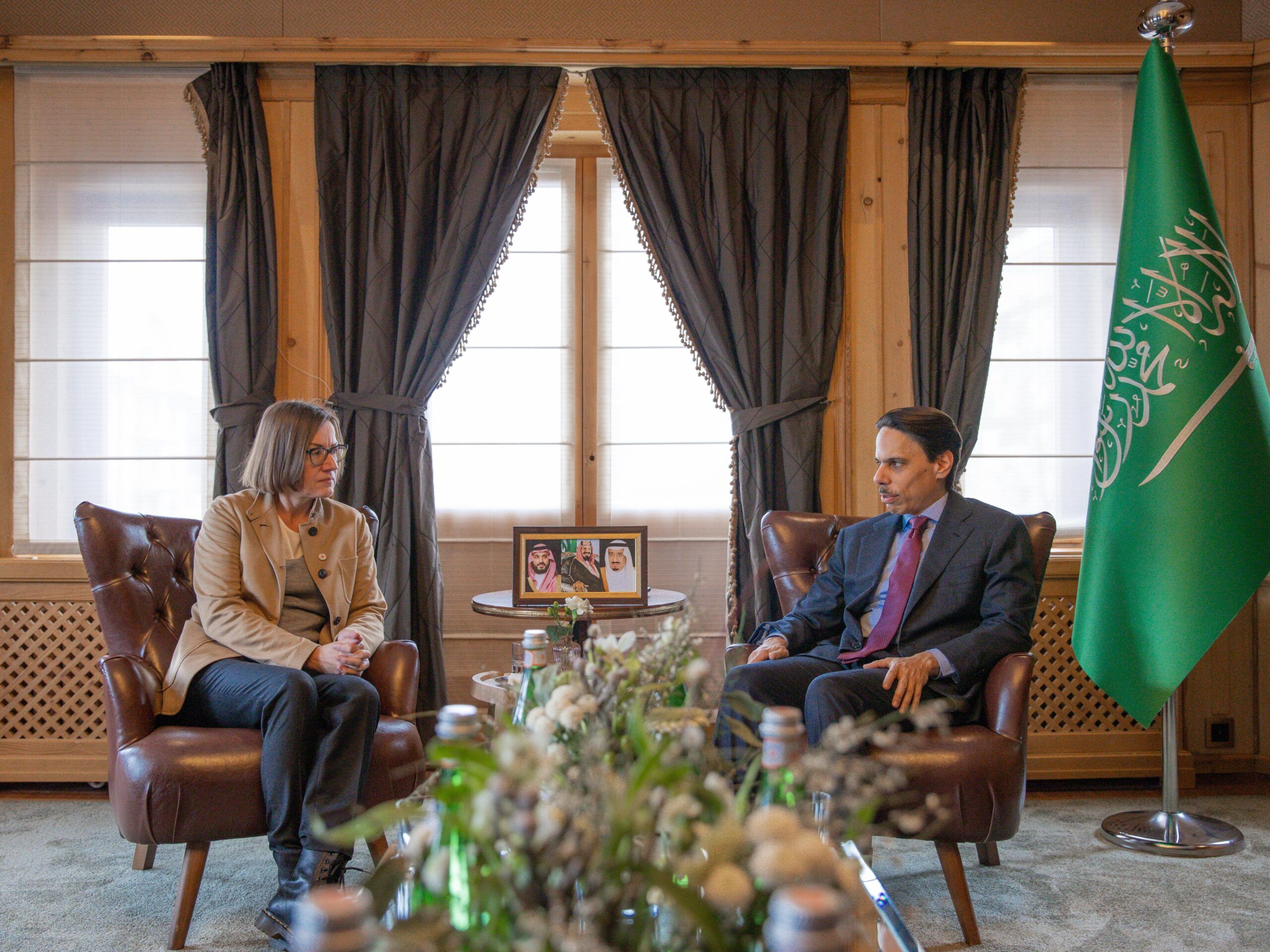 السعودية | وزير الخارجية يلتقي رئيسة اللجنة الدولية للصليب الأحمر