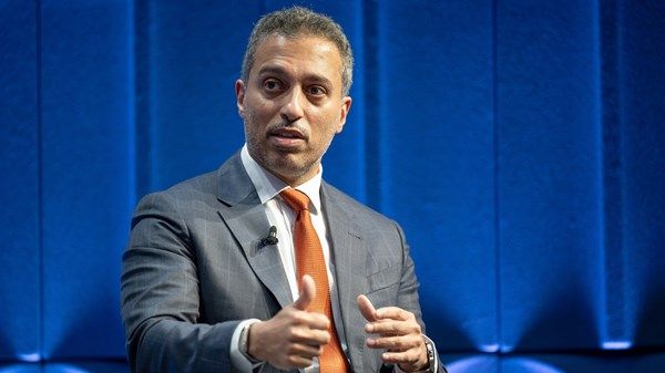 في دافوس.. وزير التربية يناقش دور التكنولوجيا المتقدمة في تطوير التعليم ومخرجاته