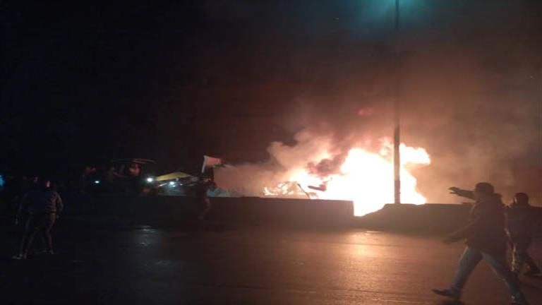 "العربية بقت رماد".. إصابة 3 أشخاص في انقلاب سيارة واشتعال النيران بها في المقطم