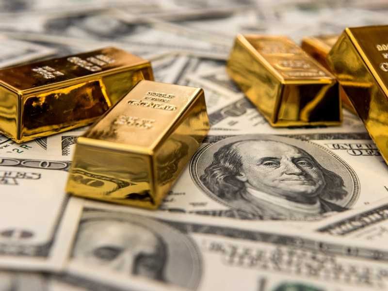 الذهب يرتفع مع تراجع الدولار وانخفاض عوائد سندات الخزانة