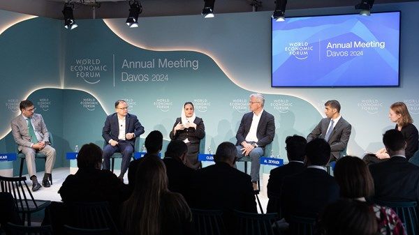 خلال جلسة في دافوس.. ثاني الزيودي: الإمارات تقود ثورة رقمية لتحديث التجارة العالمية