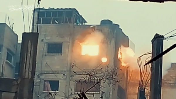 من المسافة صفر.. القسام توقع عشرات الجنود الإسرائيليين قتلى وجرحى في كمائن عدة بغزة