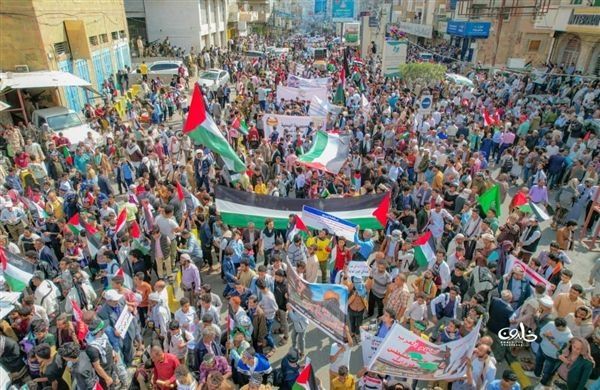 تعز.. مظاهرة حاشدة تندد بجرائم الاحتلال الاسرائيلي في "غزة" وتشيد بموقف جنوب أفريقيا