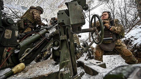 فرنسا تستضيف مبادرة بشأن تسليح أوكرانيا