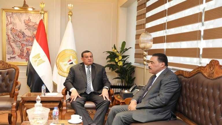 وزير التنمية المحلية يتابع موقف المشروعات القومية والخدمية بمطروح