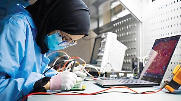 جيل جديد من الخبراء الإماراتيين في «الفضاء»