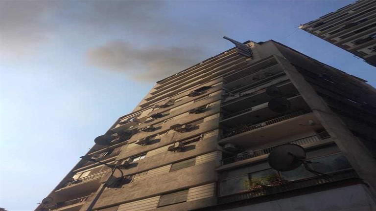 إصابة شاب في حريق شقة أعلى مطعم شهير بالدقي