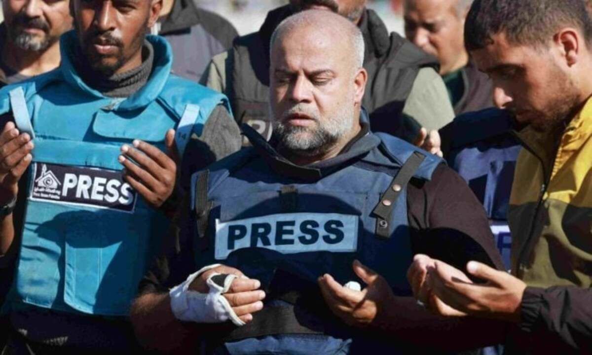 تراند اليوم : أيقونة الصبر وائل الدحدوح يصل إلى العاصمة القطرية لتلقي العلاج آثر أصابته بعد الاستهداف الإسرائيلي