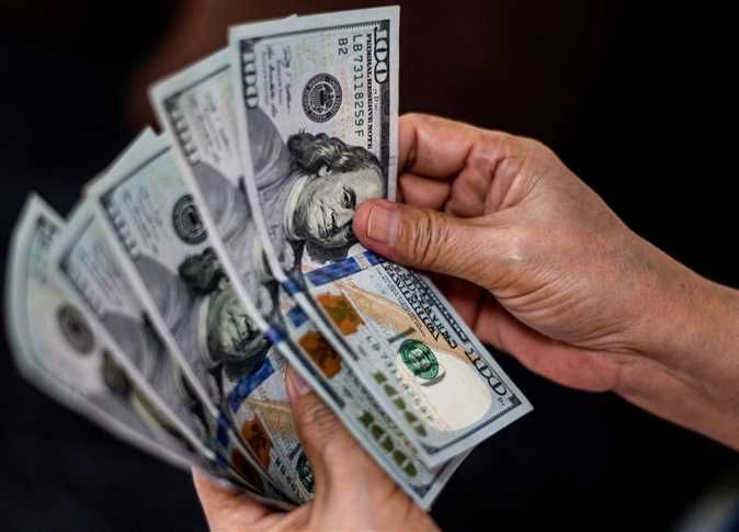 الدولار يرتفع مقابل الروبل الروسي ببورصة موسكو