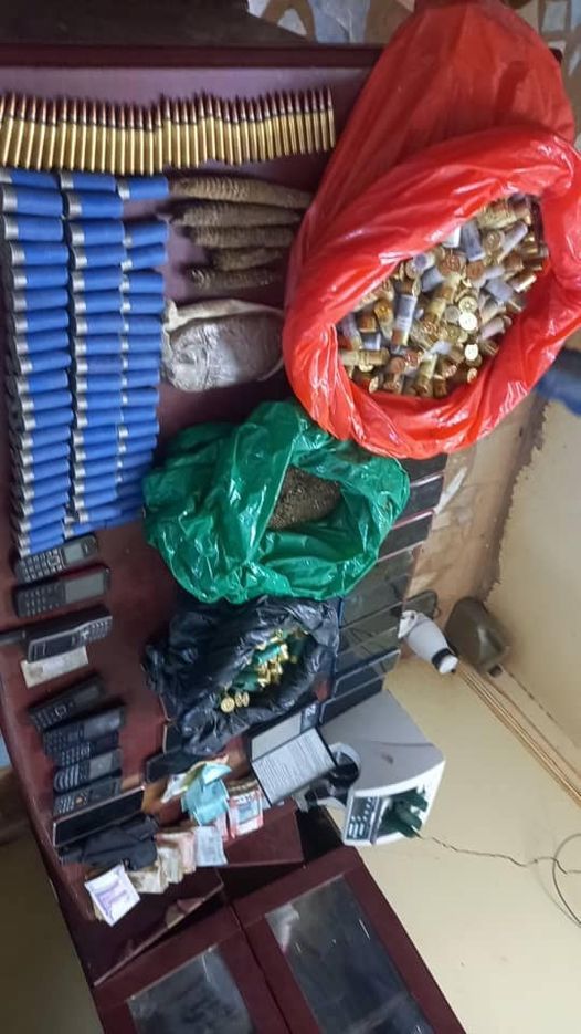 بالصور.. ادارة مكافحة المخدرات محلية كرري تضبط متهمين يروجون المخدرات من داخل منزل