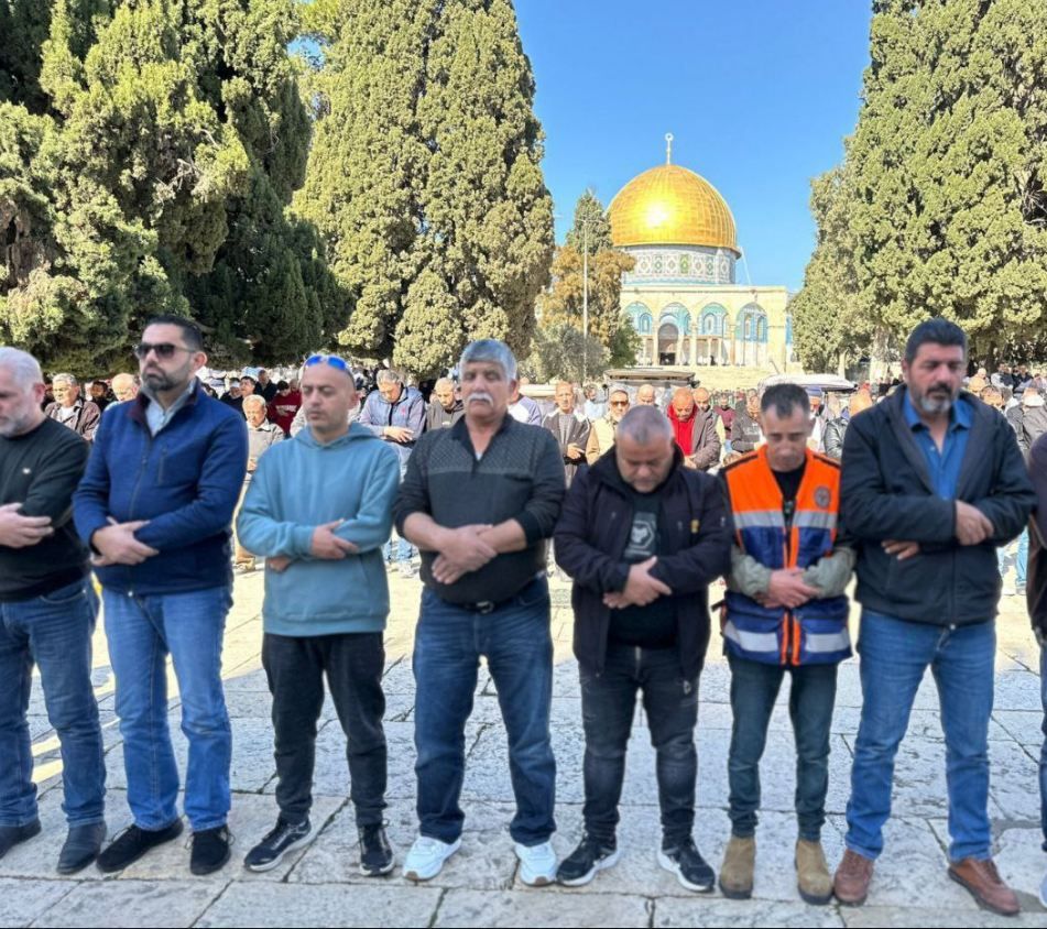 بالصور.. فلسطينيون يؤدون صلاة الجمعة في المسجد الأقصى