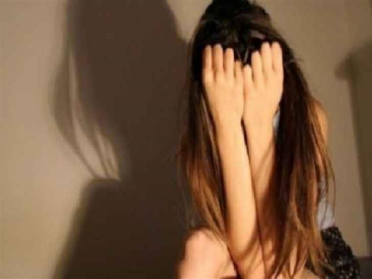 استدرجها لمخزن ملابس.. شاب يهتك عرض صغيرة من ذوي الهمم بالبحيرة