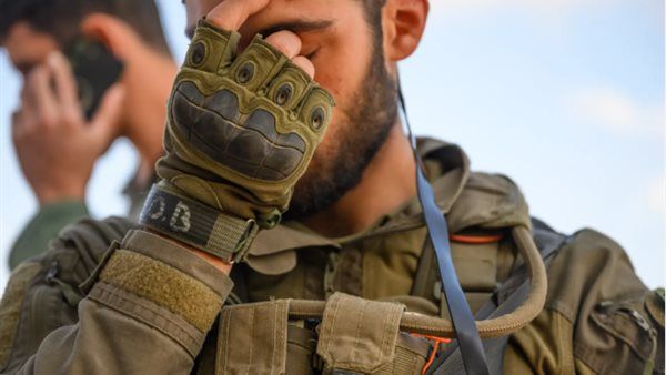 جندي إسرائيلي عائد من غزة ينهار ويطلق النار على آخر