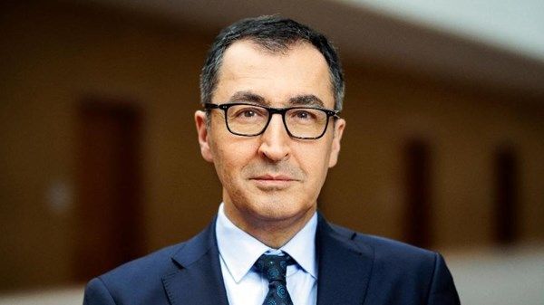 وزير الزراعة الألماني يسلط الضوء على أهمية الأمن العالمي