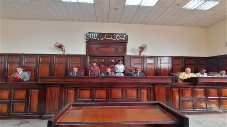 معاقبة موظف متهم باختلاس أجهزة غسيل الكلى في أسيوط