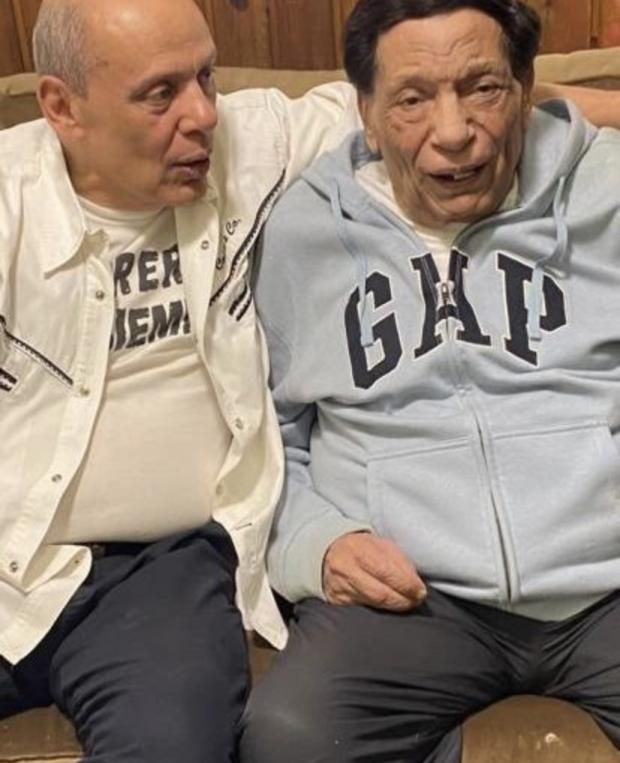 آخر ظهور للزعيم عادل إمام.. احتفل بعيد ميلاده مرتين وتلقى رسائل صوتيه من محبيه