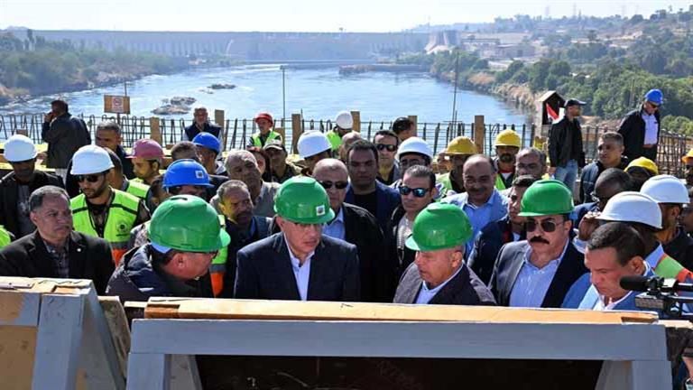 رئيس الوزراء يتفقد أعمال إنهاء مشروع محور بديل خزان أسوان