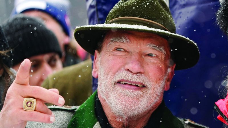 الامارات | أرنولد يبيع ساعته بـ 270 ألف يورو دعماً للمناخ