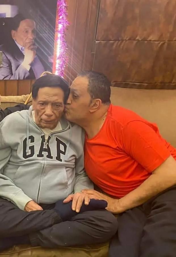 آخر ظهور للزعيم عادل إمام.. احتفل بعيد ميلاده مرتين وتلقى رسائل صوتيه من محبيه