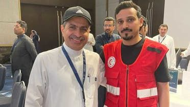 الخليج اليوم .. مسعف سعودي يستجيب لبلاغ طفلة.. وينقذ والدتها