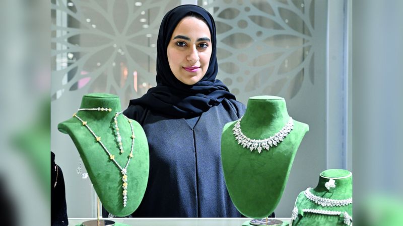 الامارات | علياء الجابر تستلهم الطبيعة لصنع المجوهرات