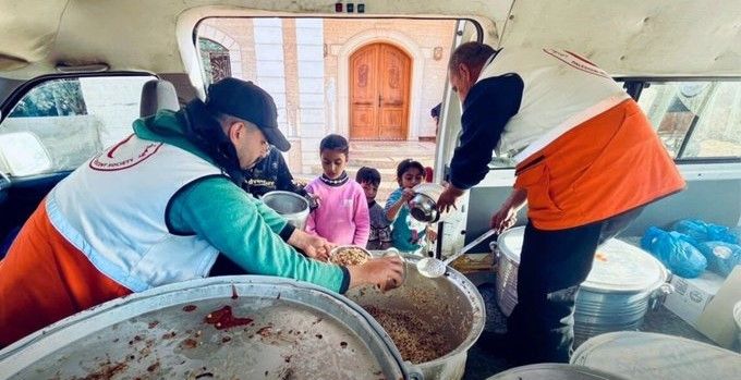 "الهلال الأحمر": 800 ألف فلسطيني يعانون من الجوع في شمال غزة