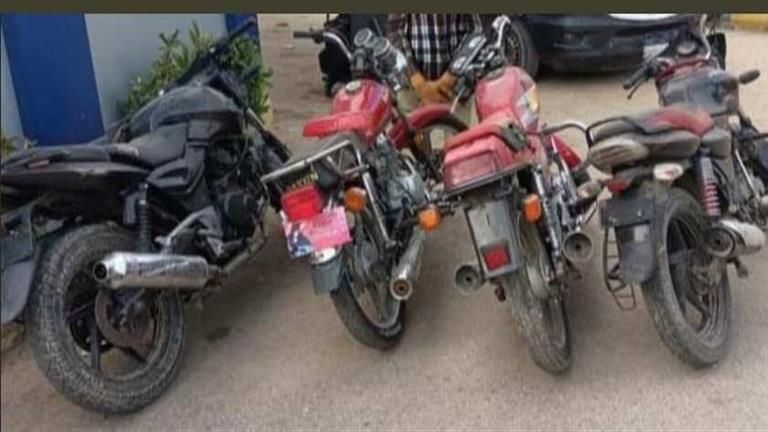 بـ"قطع الضفيرة".. سقوط عصابة ارتكبت 18 واقعة سرقة دراجات نارية ببنى سويف