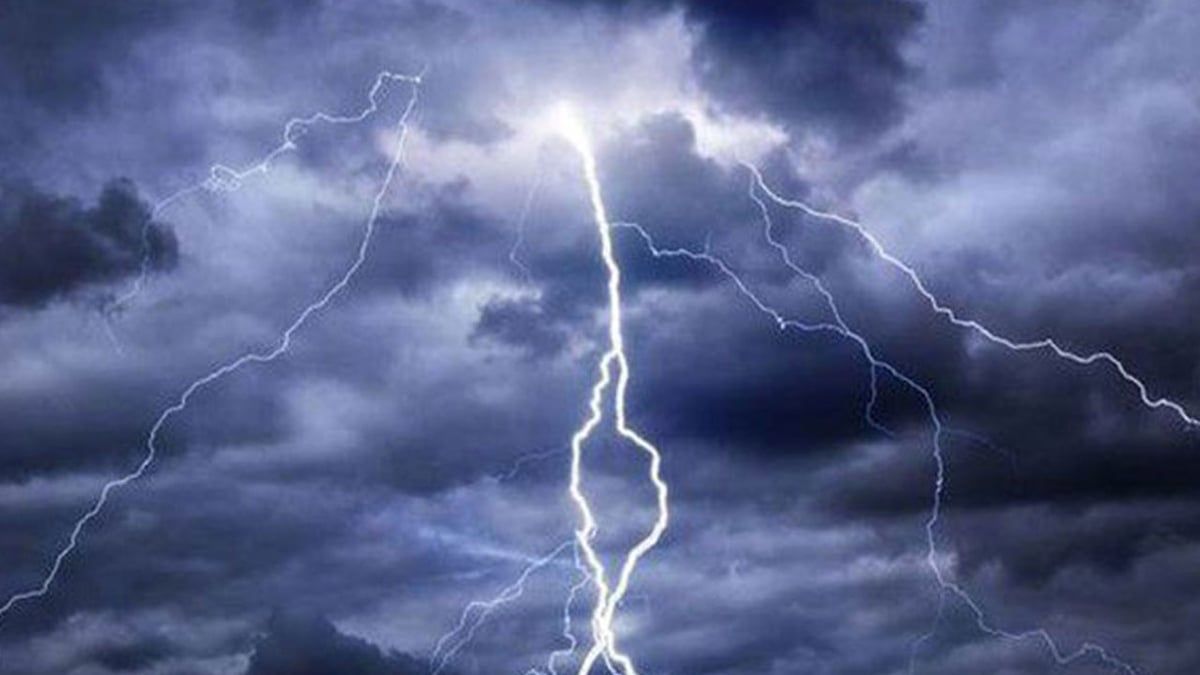 "الأرصاد" تنبّه جازان: أمطارٌ ورياحٌ شديدة السرعة حتى العاشرة مساءً