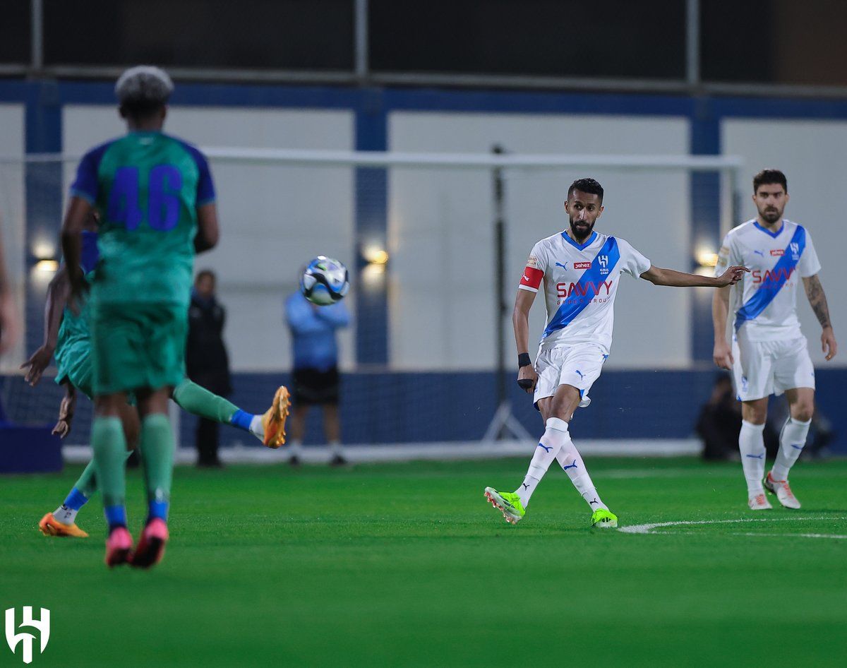 الهلال يطفئ الشعلة بثلاثية.. و"الفرج" يعود للمشاركة الرسمية