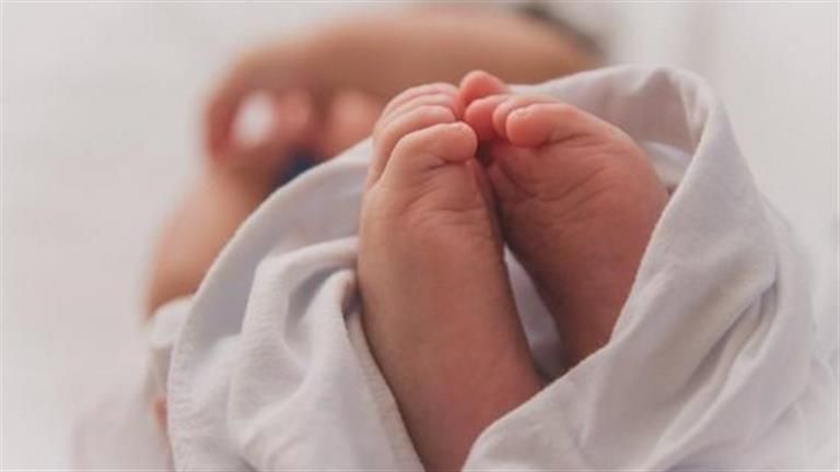 لخداع زوجها.. سيدة تخطف رضيعا بعد ولادته بساعات من مستشفى في المنيا