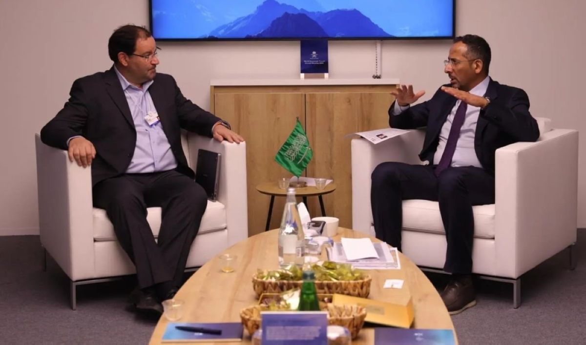 الخريف يبحث التعاون مع مسؤولي شركات عالمية