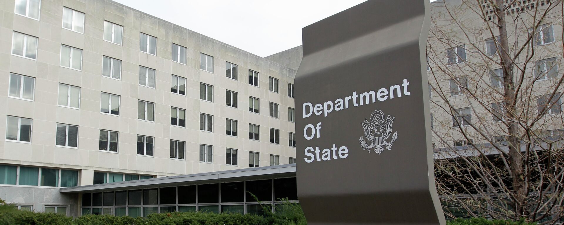 مراسل "الخليج 365": هجومان صاروخيان يستهدفان قاعدتين للجيش الأمريكي شرقي سوريا