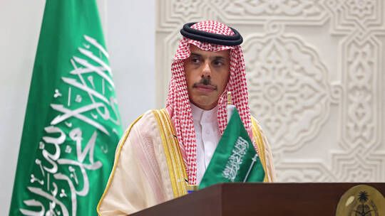 الخليج اليوم .. الأمير فيصل بن فرحان يرد على ما إذا كانت المملكة مستعدة لتمويل إعادة إعمار قطاع غزة (فيديو)
