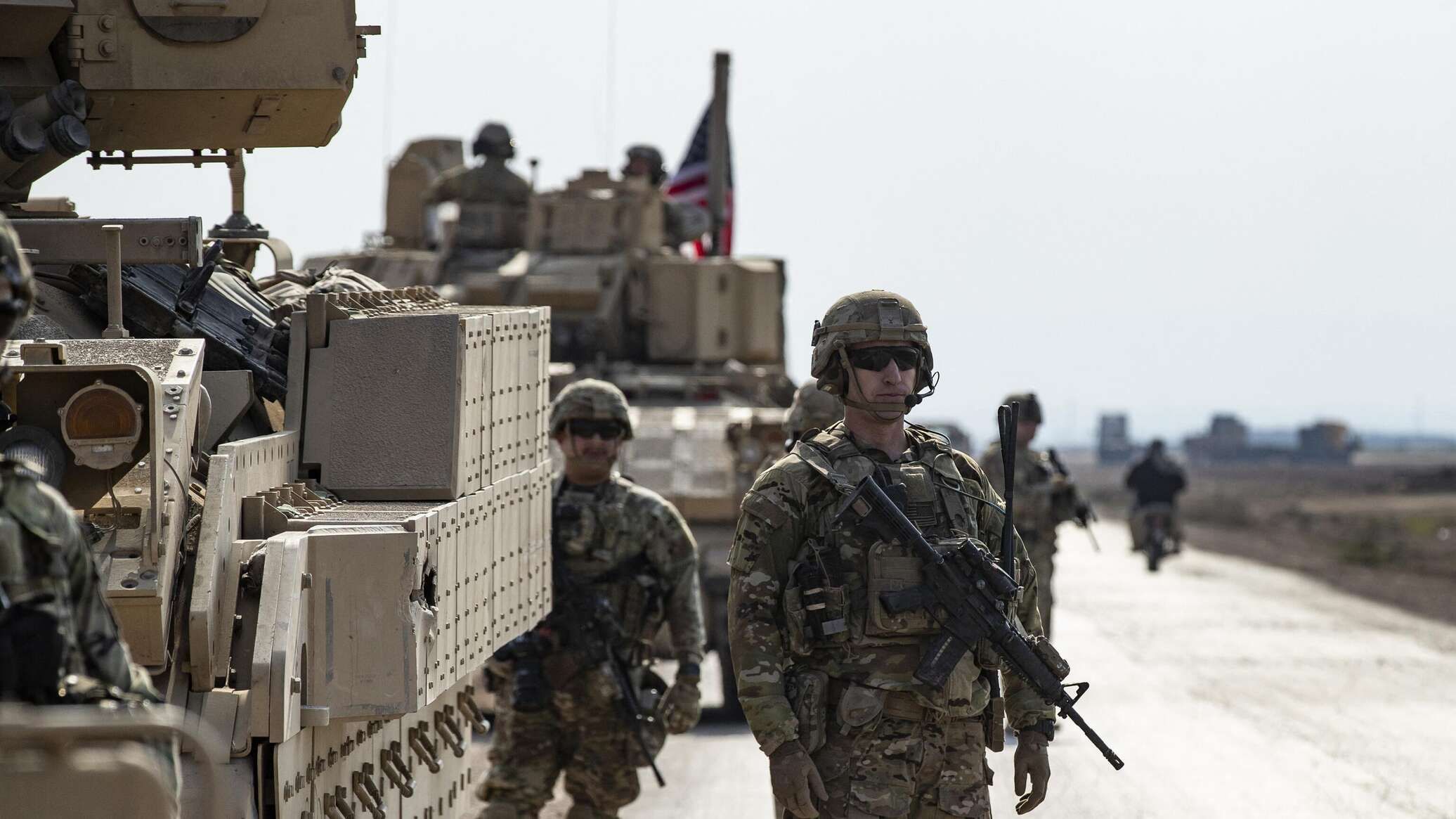 مراسل "الخليج 365": هجومان صاروخيان يستهدفان قاعدتين للجيش الأمريكي شرقي سوريا