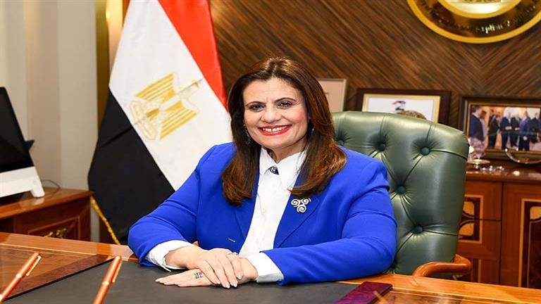 وزارة الهجرة تنشر انفوجرافا للرد على استفسارات المصريين بالخارج حول "مبادرة سيارات المصريين بالخارج"