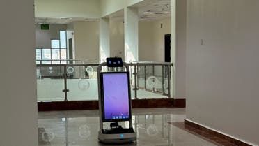 الخليج اليوم .. لأول مرة في بلديات السعودية.. روبوت ذكي لخدمة المُستفيدين