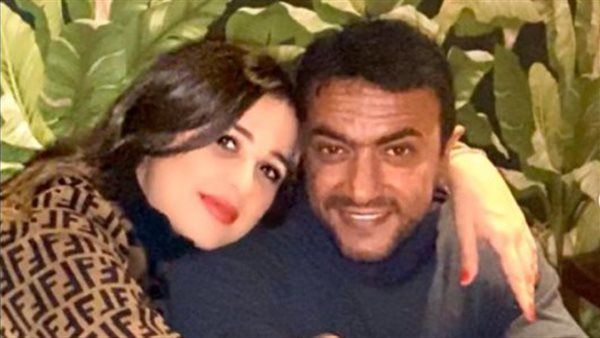 ياسمين عبد العزيز تزور أحمد العوضي فى المستشفي بعد تعرضه لأزمة صحية